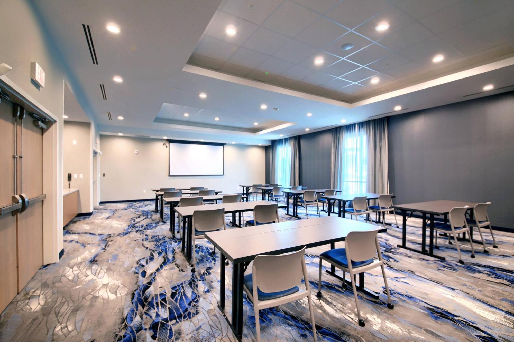 Fairfield Inn & Suites By Marriott Dallas Сидар-Хилл Экстерьер фото