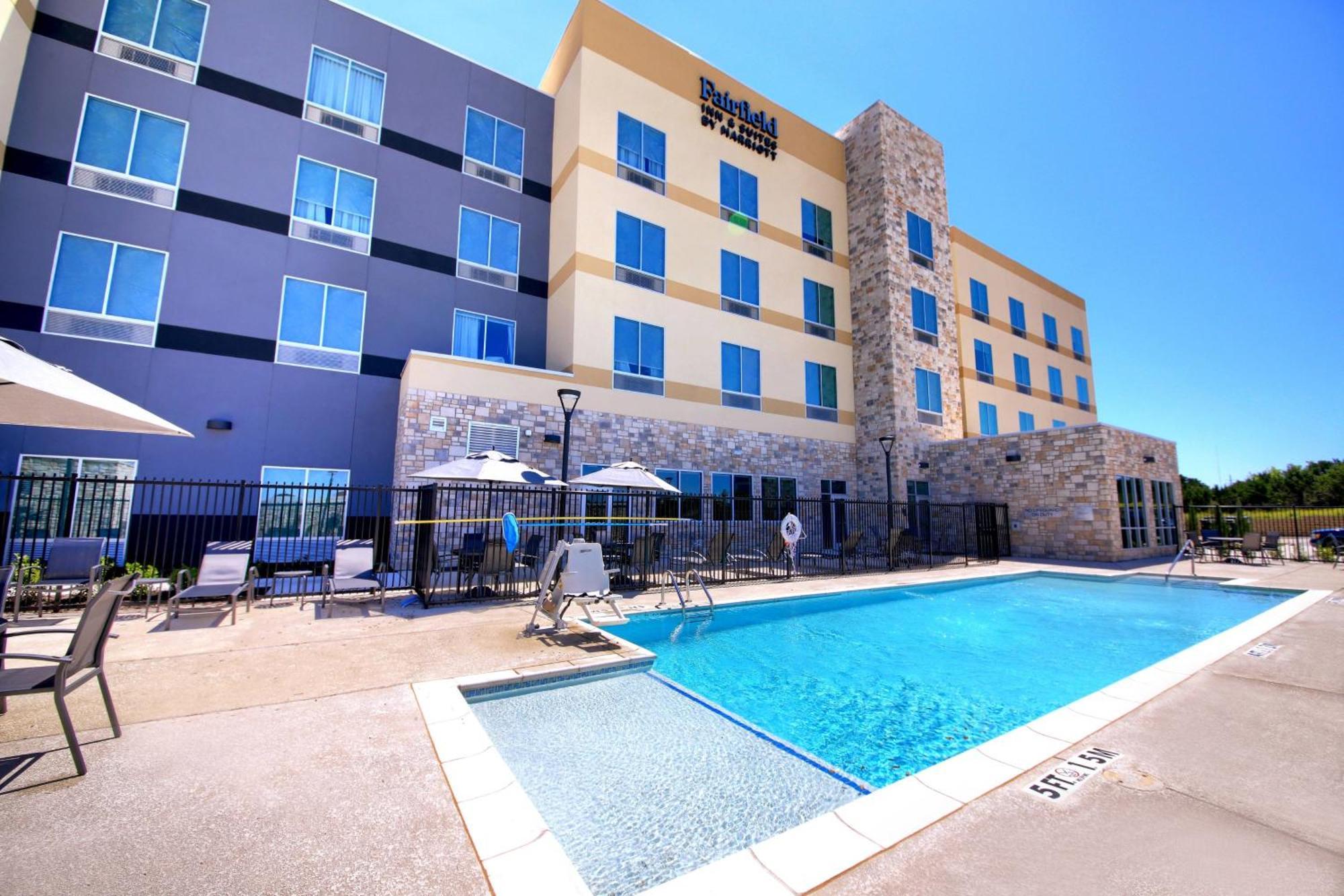 Fairfield Inn & Suites By Marriott Dallas Сидар-Хилл Экстерьер фото