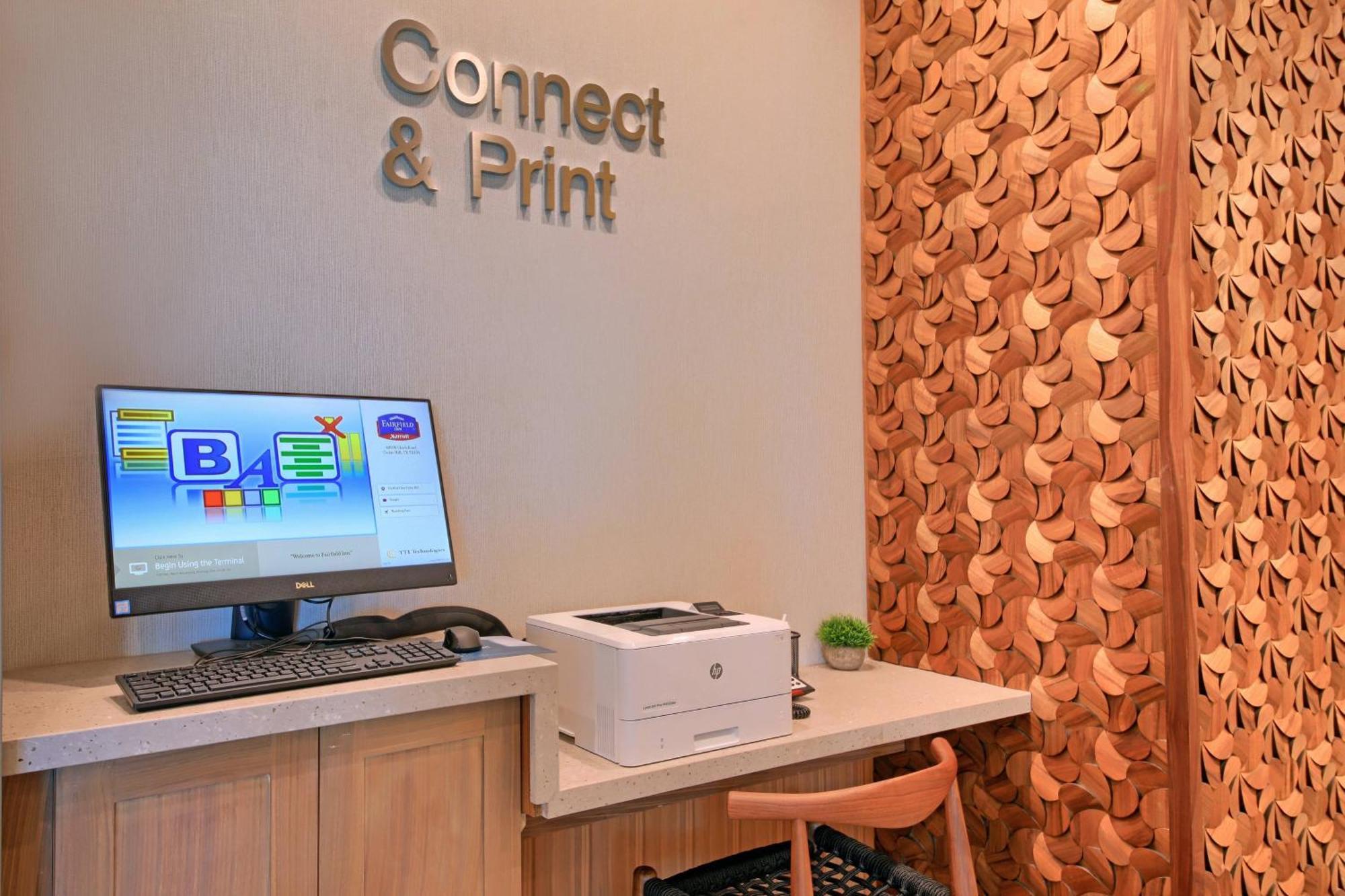 Fairfield Inn & Suites By Marriott Dallas Сидар-Хилл Экстерьер фото