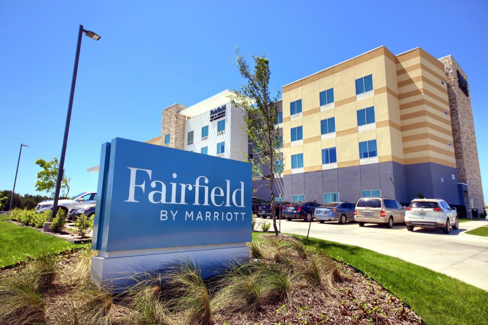 Fairfield Inn & Suites By Marriott Dallas Сидар-Хилл Экстерьер фото